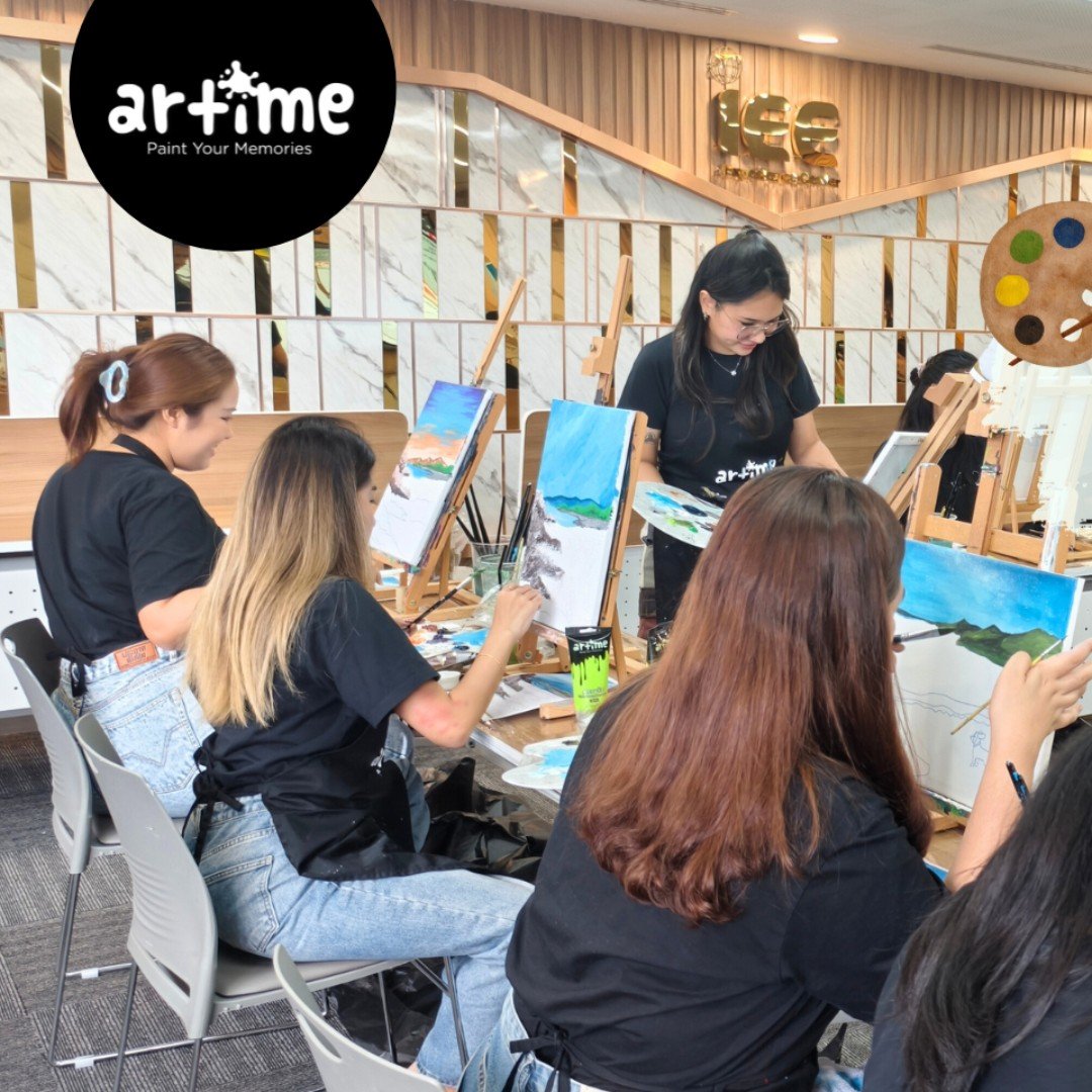 กลุ่มเพื่อนนั่งเพ้นต์ภาพด้วยกันที่ Artime by Global Art Central Ladprao